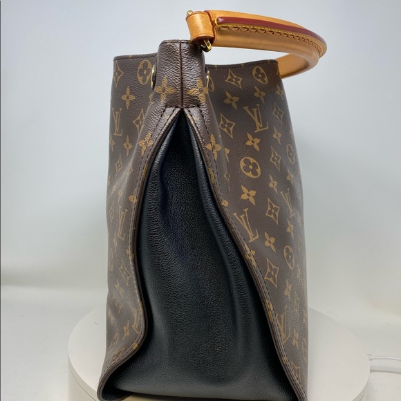 Louis Vuitton Gaia Noir - Picture 3 of 16